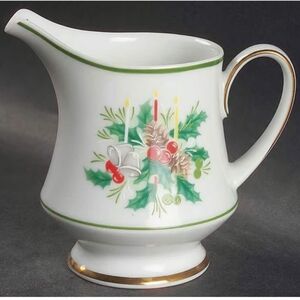 Noritake creamer, Holly pattern